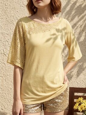 Small Bohemian Language Asymmetrical Yellow Short Sleeve Tee